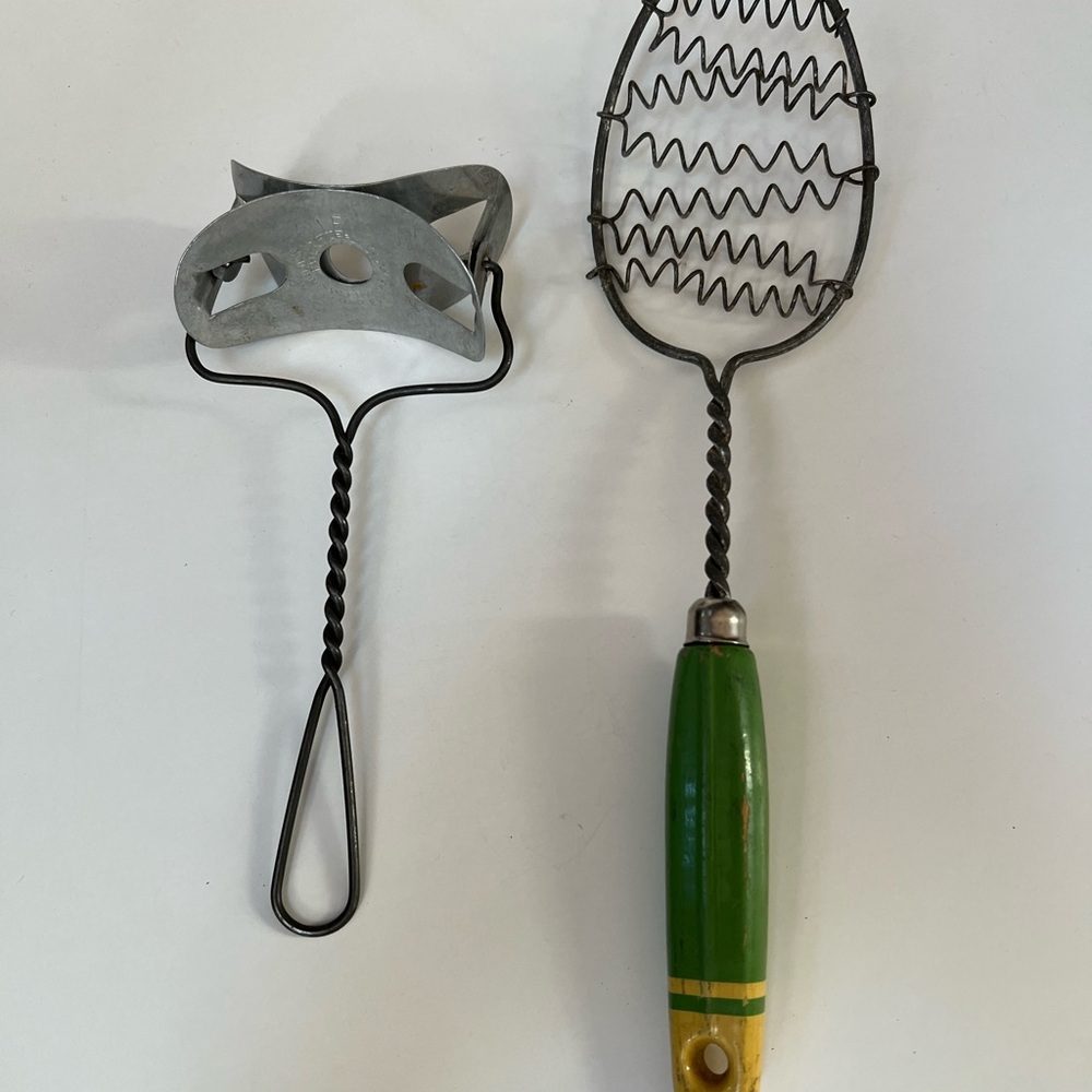 Vintage Wire Whisk and Biscuit Cutter Set with Green Handle